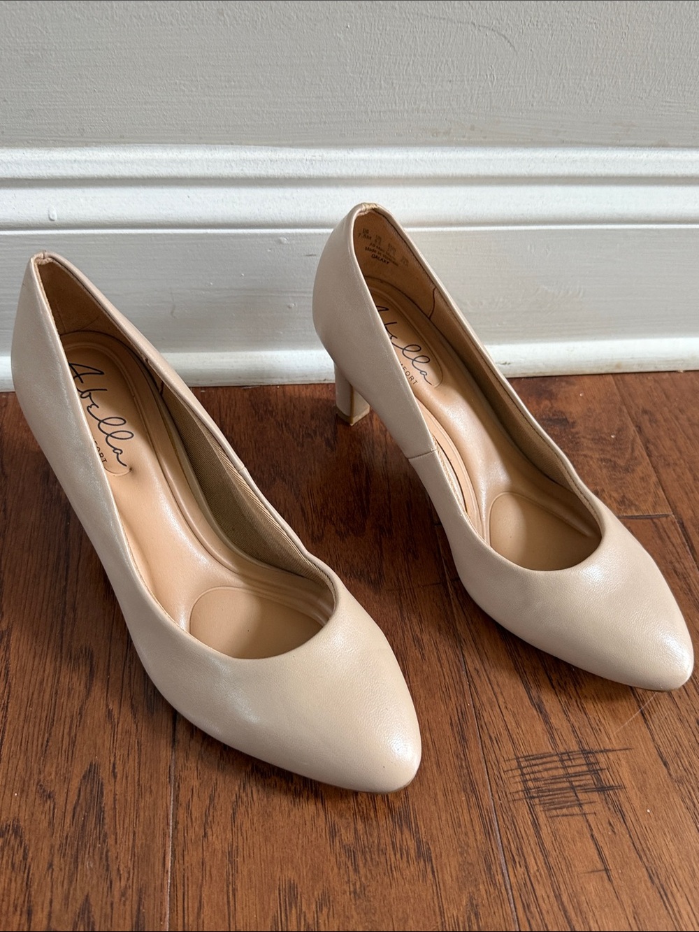 Abella True Comfort Pointed-Toe Pumps